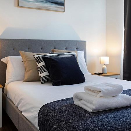 Modern 1-Bedroom Apartment, Beach 5-Min Walk, Free Parking Уэймут Экстерьер фото